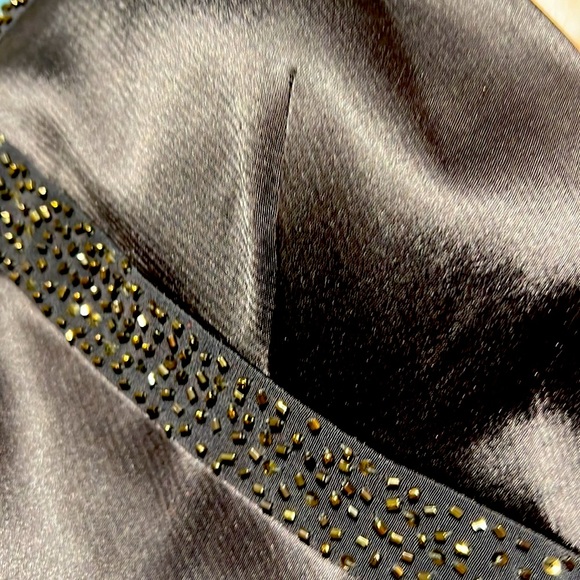 Evening gown by Laundry by Shelli Segal - Picture 12 of 13